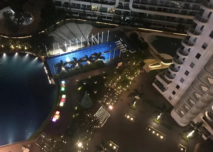 渡假村 2 Bedroom Corner Beach View With Wifi At Azure Urban Residences *