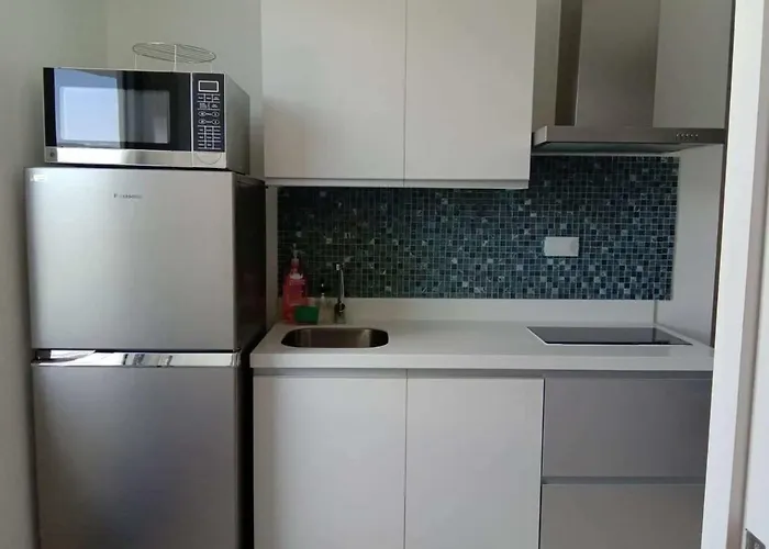 渡假村 2 Bedroom Corner Beach View With Wifi At Azure Urban Residences *