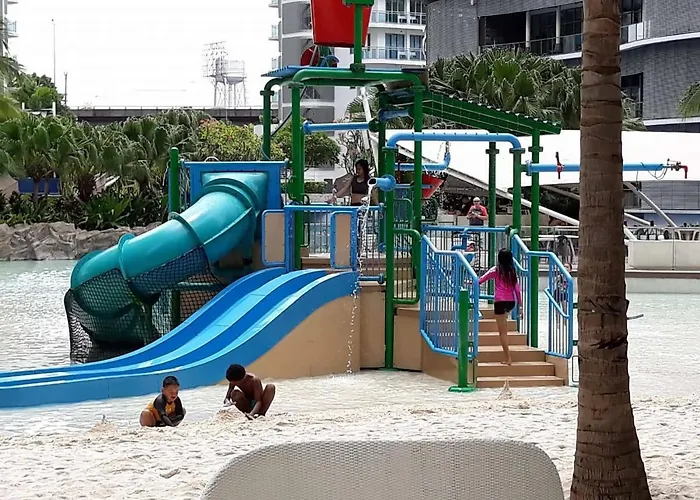 渡假村 2 Bedroom Corner Beach View With Wifi At Azure Urban Residences