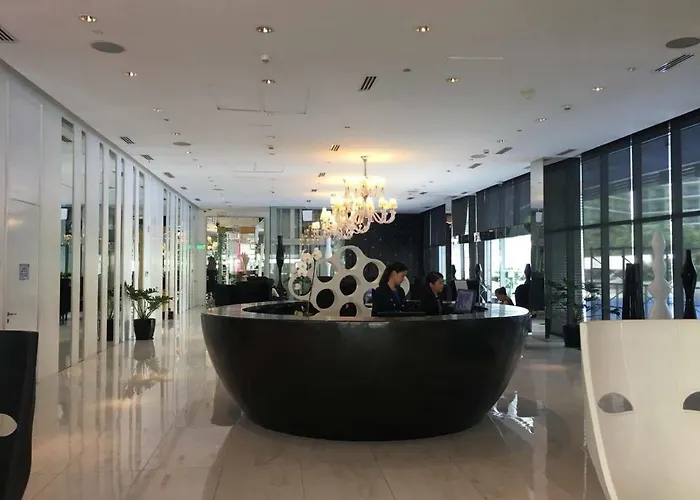 渡假村 2 Bedroom Corner Beach View With Wifi At Azure Urban Residences